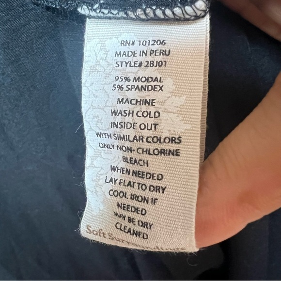 Soft Surroundings Women's Keyhole Chest Long Sleeve Black Shirt Sz M Essential - Picture 5 of 7